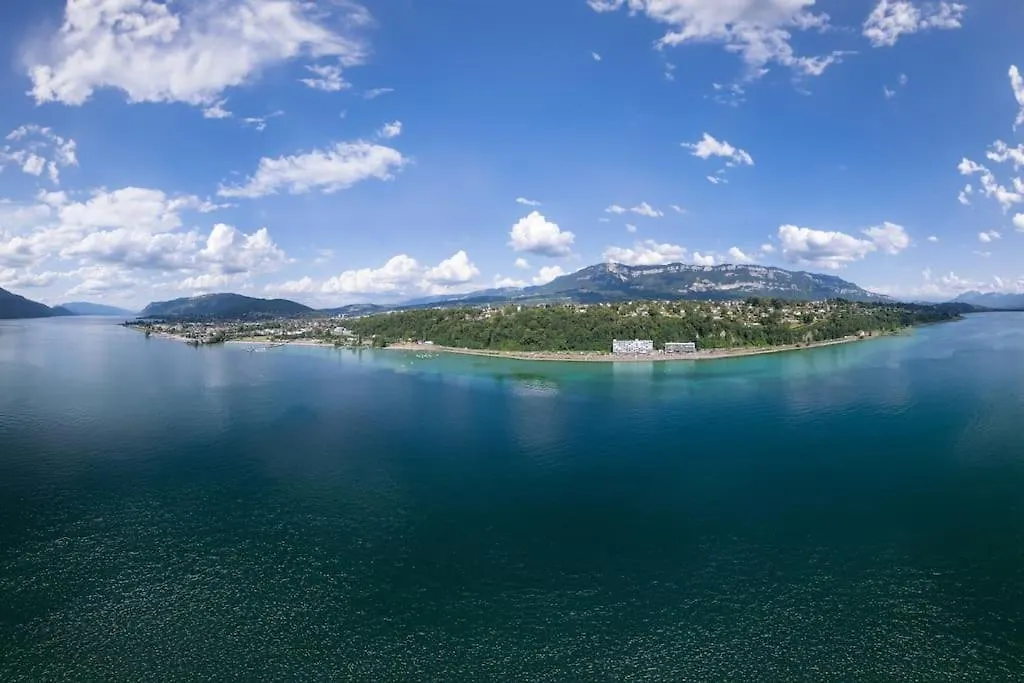 Le Perchoir Du Lac ~ Vue Plongeante Lac & Montagne Tresserve 0*,  France
